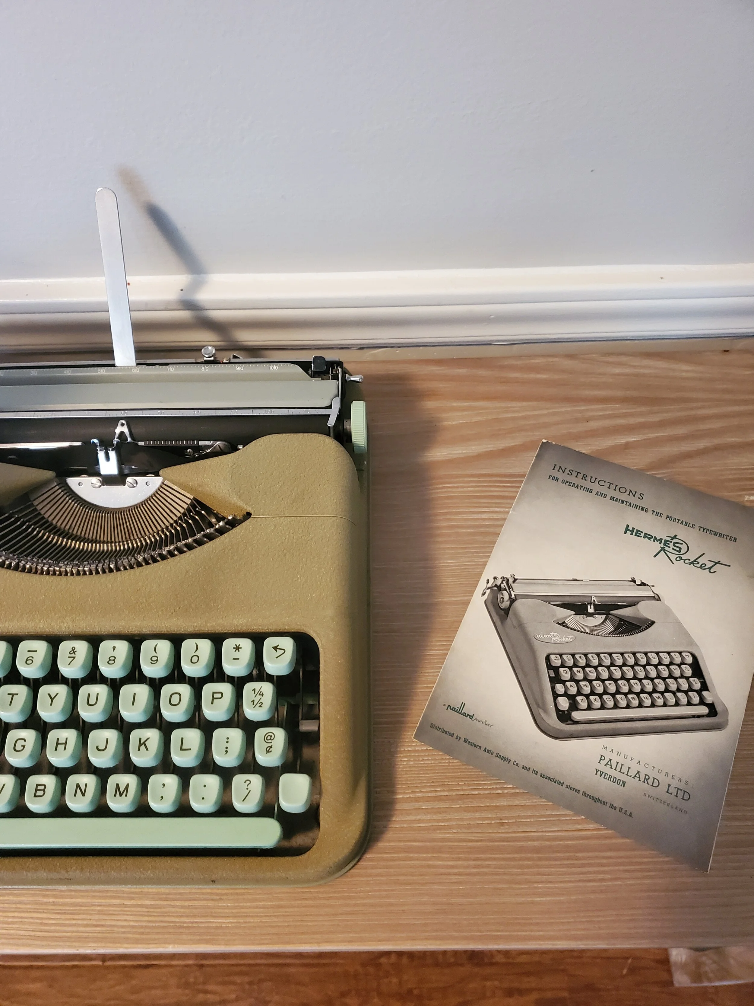 Circa 1956 Hermes Baby /Rocket Typewriter with case — Classic