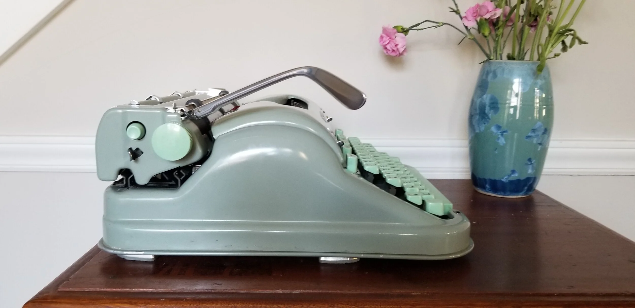 Hermes 3000 Vintage Typewriter: Serviced & Ready to Write
