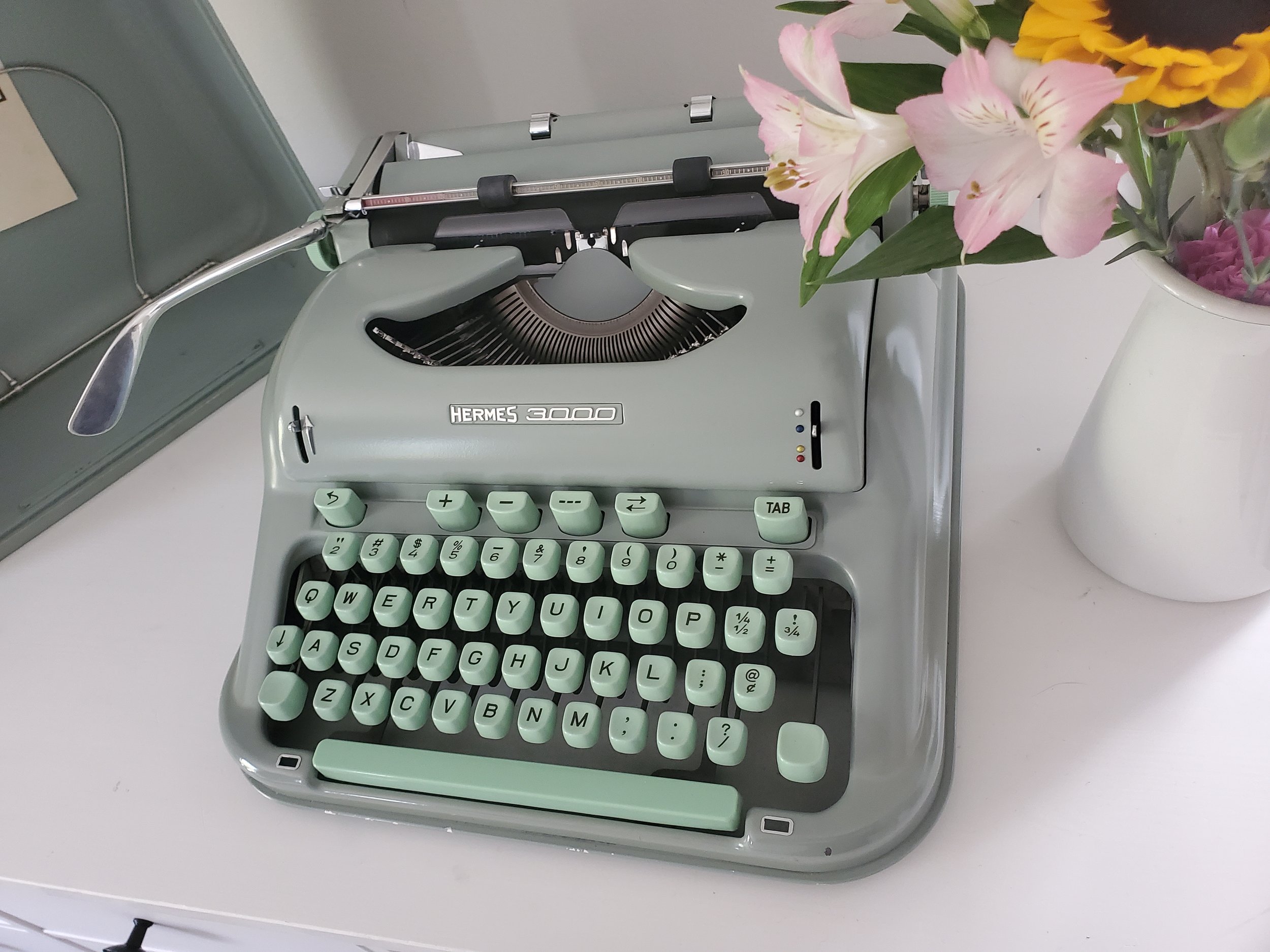 Cursive Hermes 3000 (script) : r/typewriters