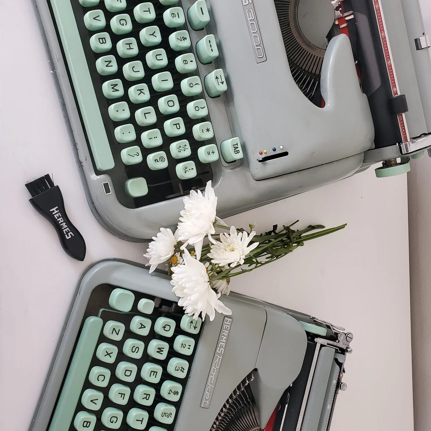 匿名配送☆HERMES エルメス 3000 スイス製 タイプライター ビンテージ Hermes 3000 vintage typewriter with case and manual