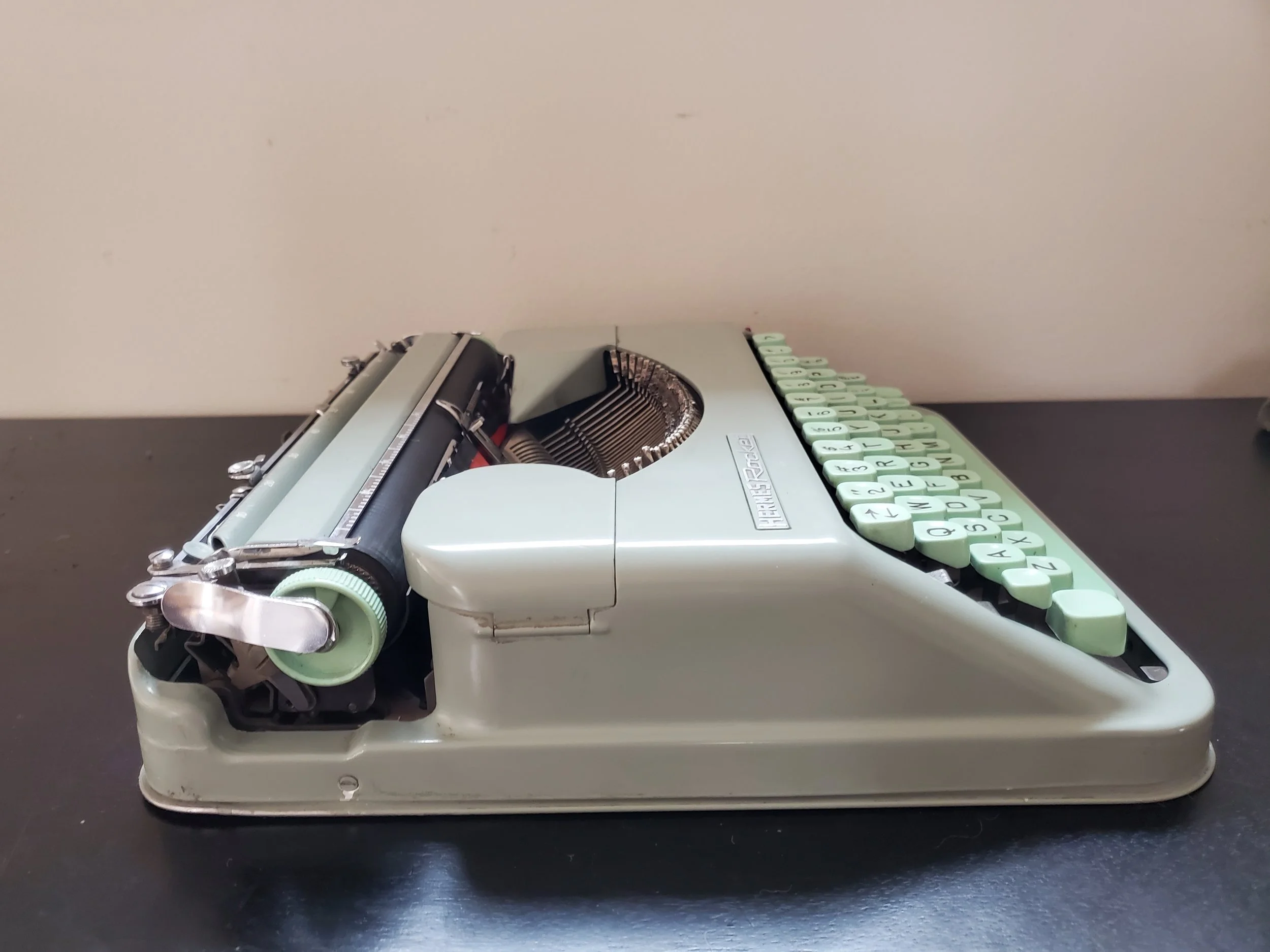 Hermes Baby / Rocket 1960's Vintage Manual Typewriter with Case