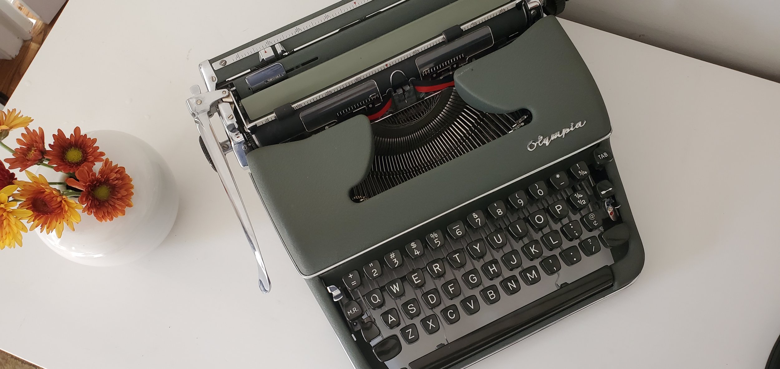 Olympia SM3 or SM4: Vintage Manual Typewriter with Case, Guarantee,  Lifetime Tradein Policy — Classic Typewriter Co.