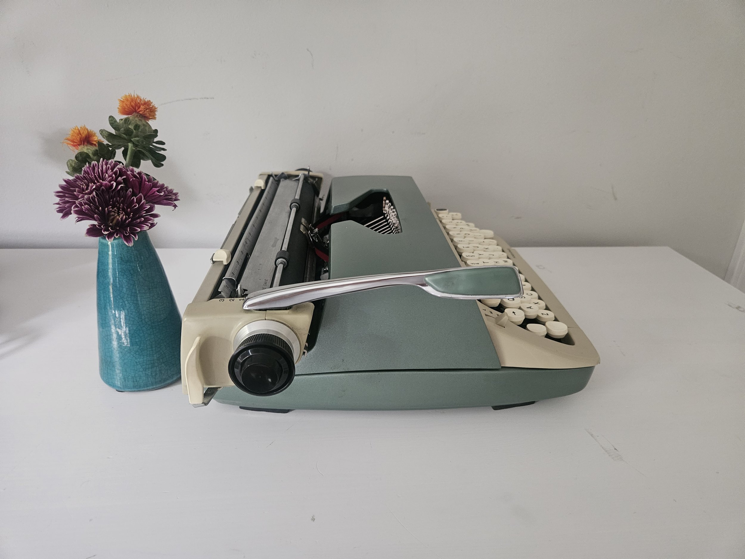 Circa 1970 Smith Corona Galaxie Deluxe with Case — Classic