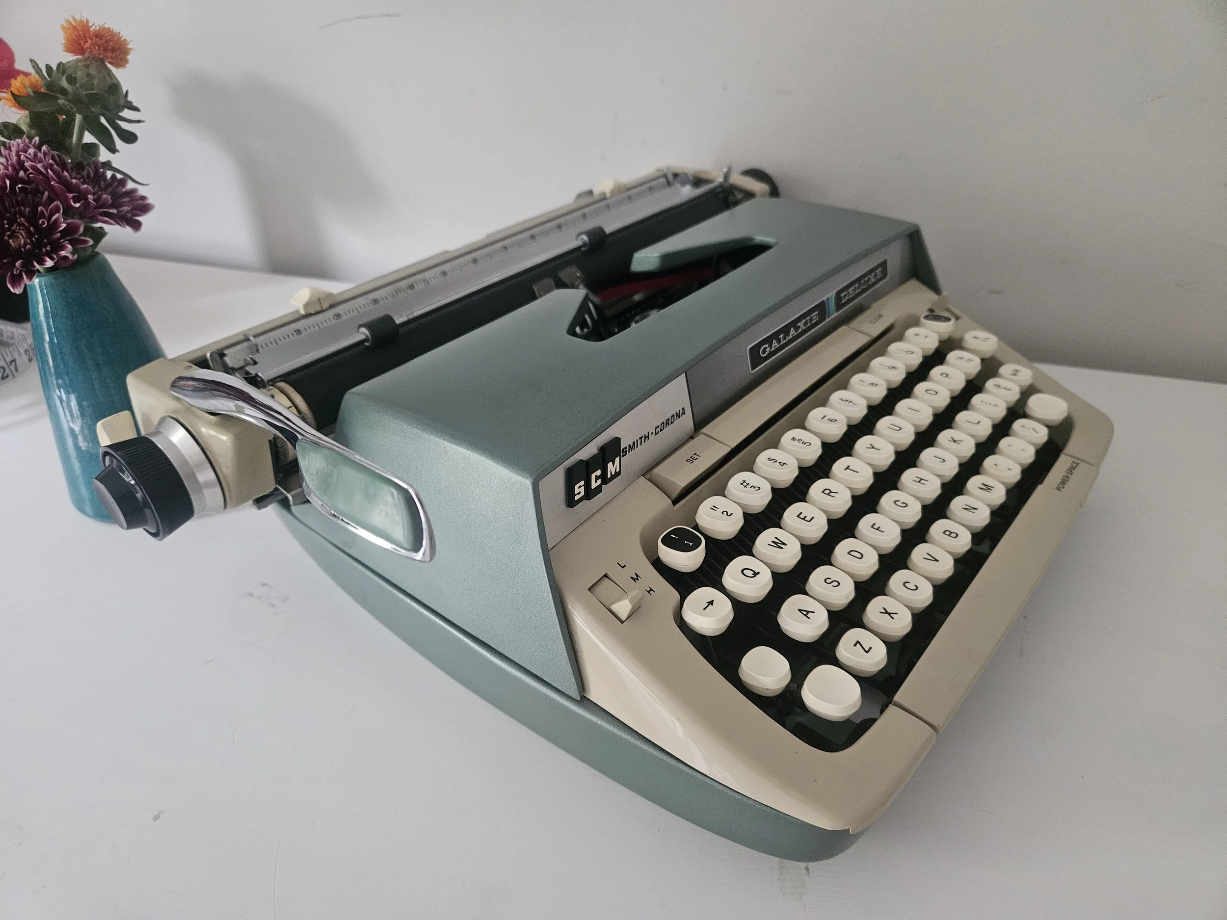 【レトロ】Smith Corona Galaxie Deluxeタイプライター Circa 1970 Smith Corona Galaxie Deluxe with Case — Classic