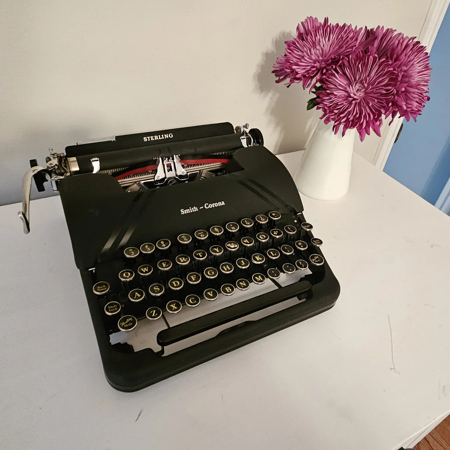 Circa 1940 Smith Corona Silent / Sterling Typewriter with case (4s