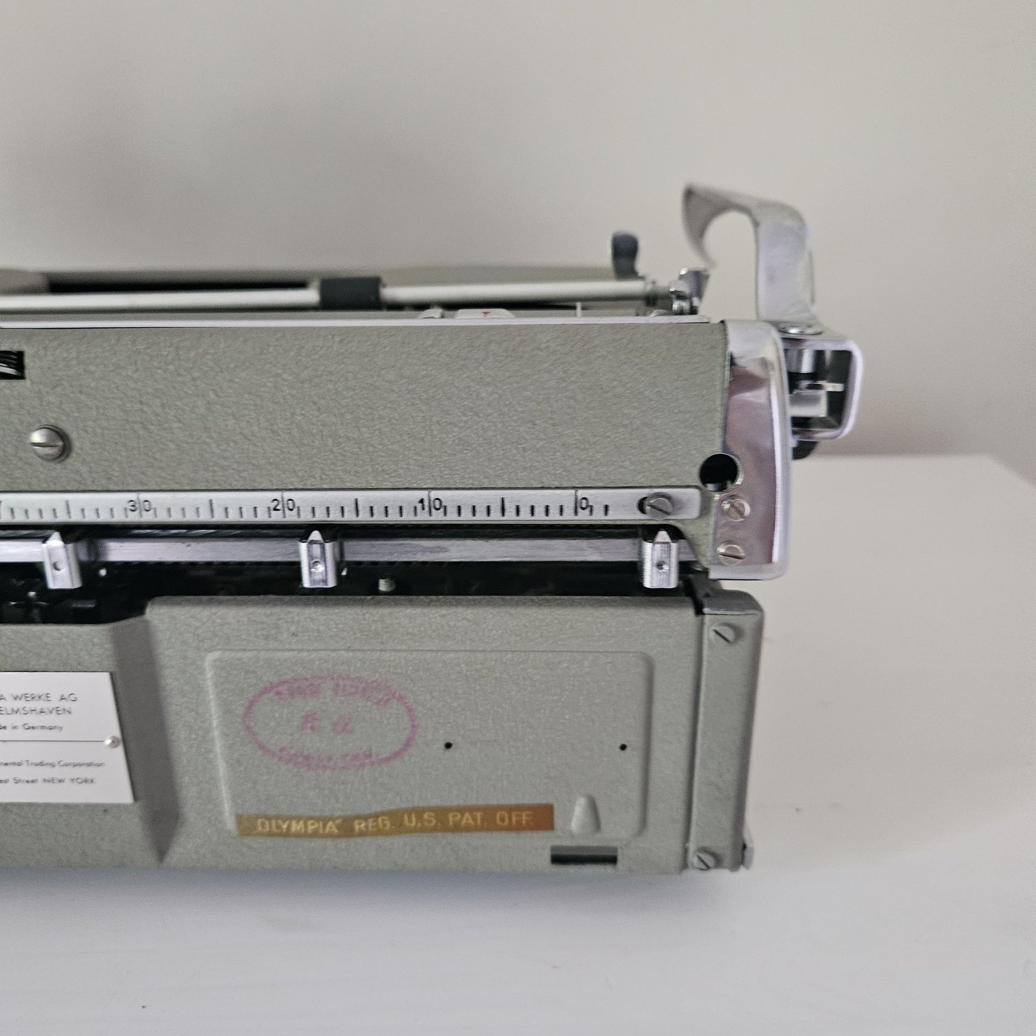 Olympia SM3 or SM4: Vintage Manual Typewriter with Case — Classic