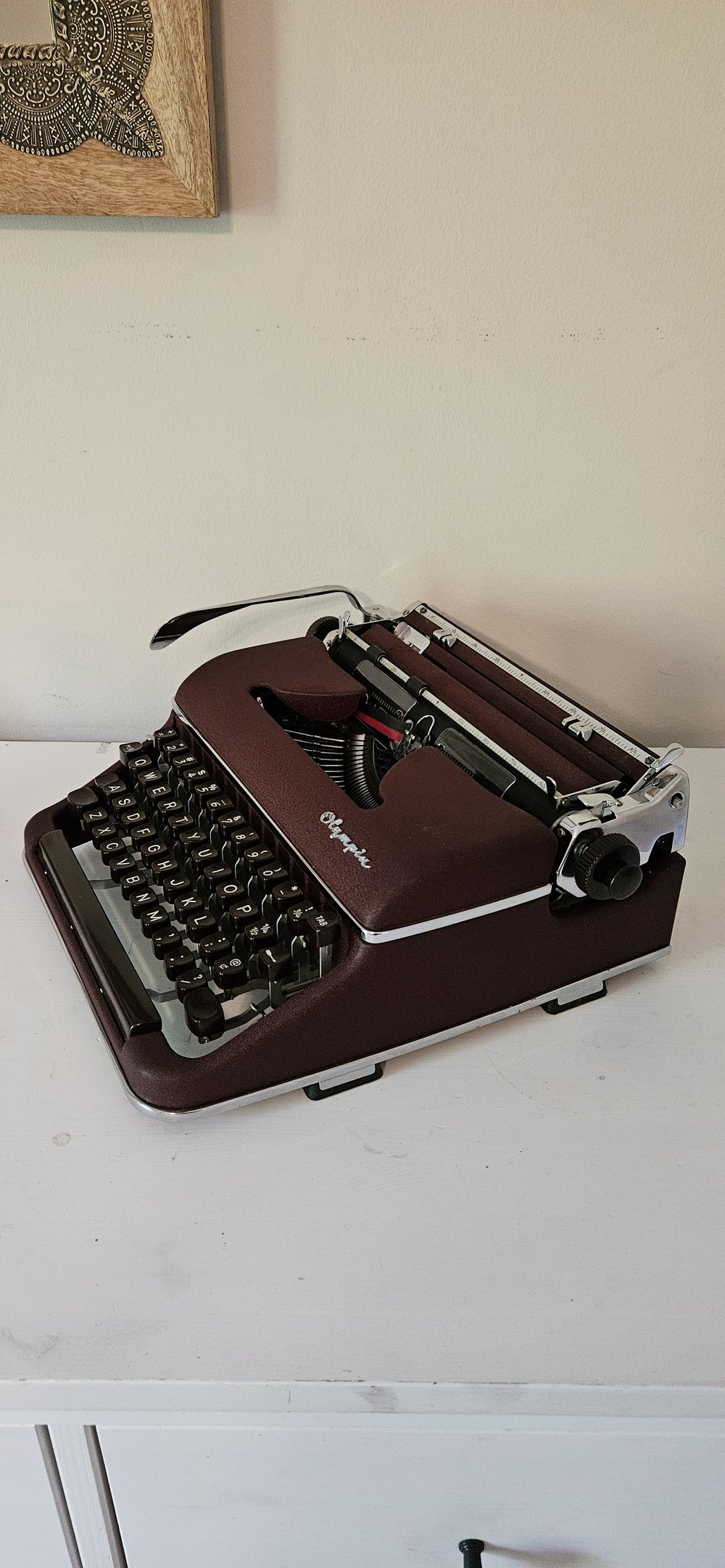 【希少】オリンピア タイプライター Olympia SM3 De Luxe Amazon.com : Vintage Olympia Typewriter DE LUXE : Office