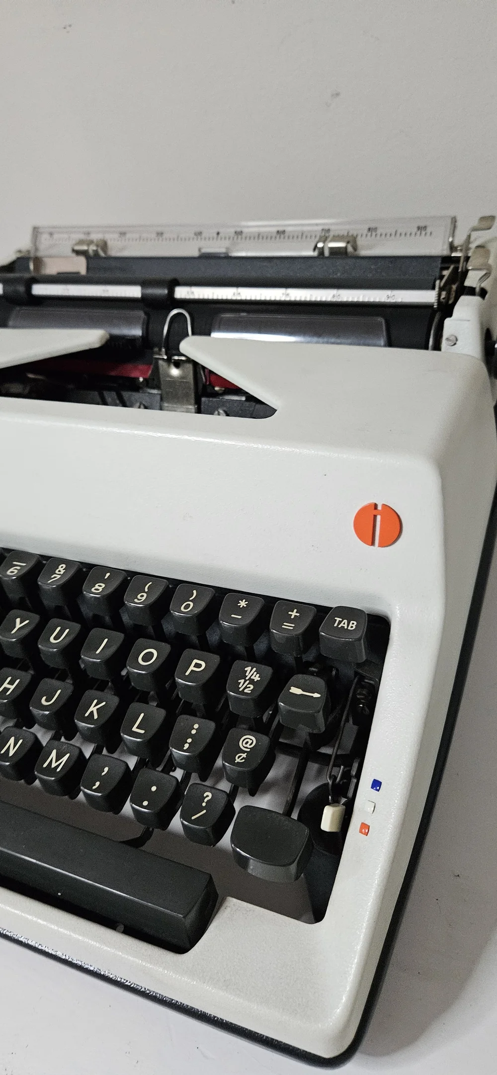 ジョルジオ・ソアヴィ OLIVETTI セラミックトレイ ジョルジオ・ソアヴィ OLIVETTI セラミックトレイ ジョルジオ
