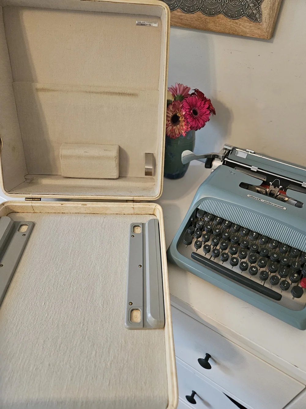 Olivetti Studio 44 Vintage Typewriter with Case — Classic