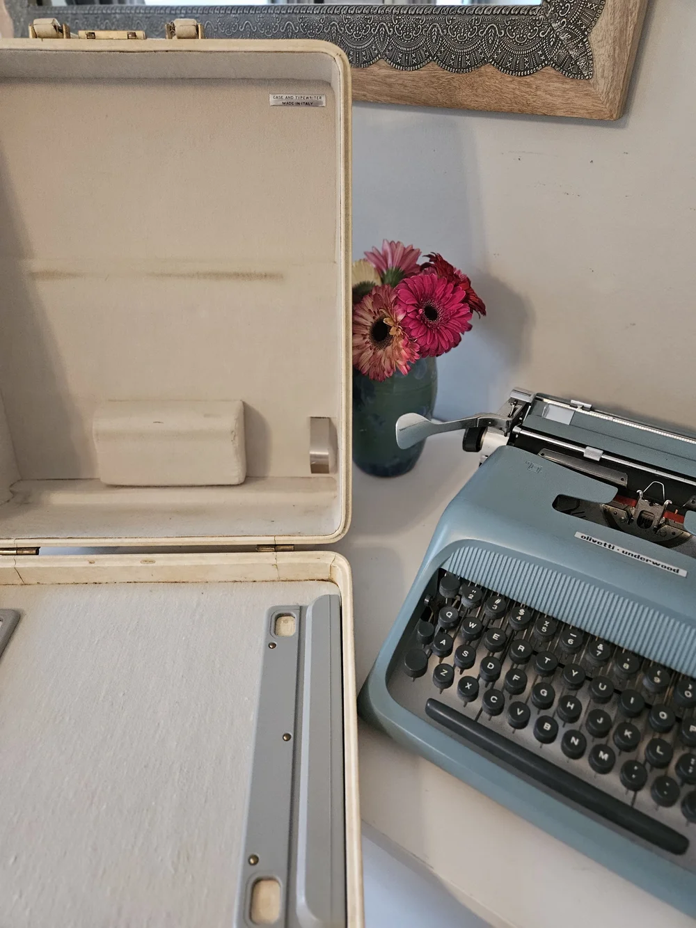 Olivetti Studio 44 Vintage Typewriter - Classic Quality