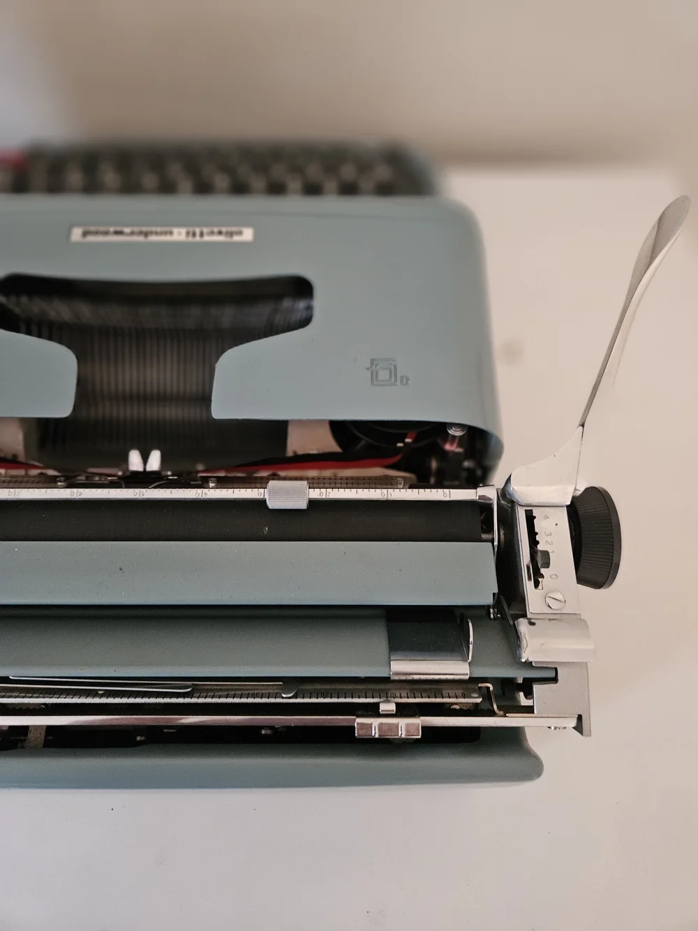 Olivetti Studio 44 Vintage Typewriter with Case — Classic