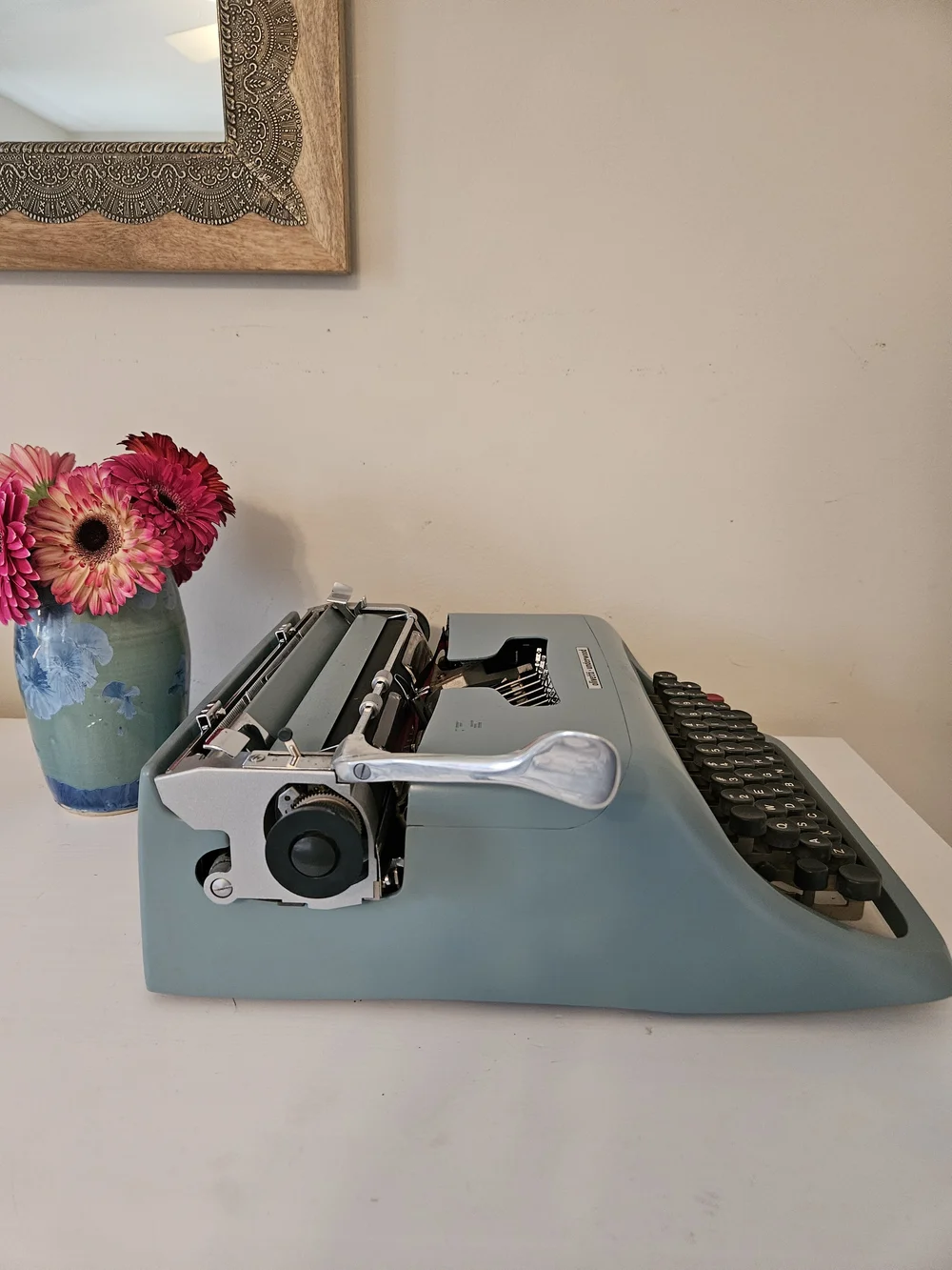 Olivetti Studio 44 Vintage Typewriter with Case — Classic