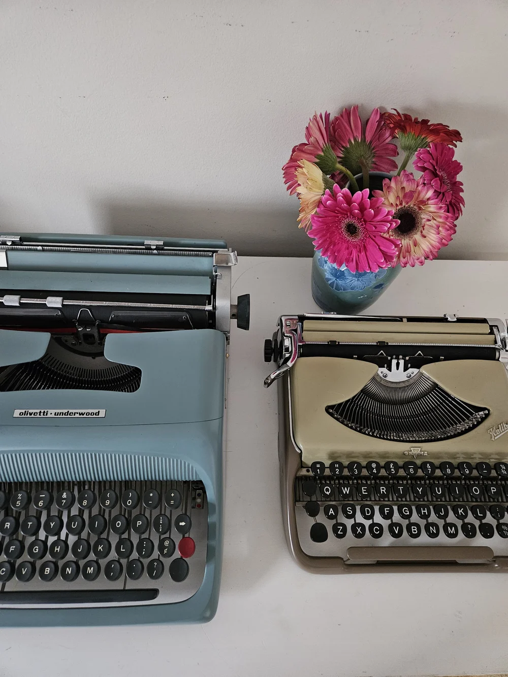 Olivetti Studio 44 Vintage Typewriter - Classic Quality