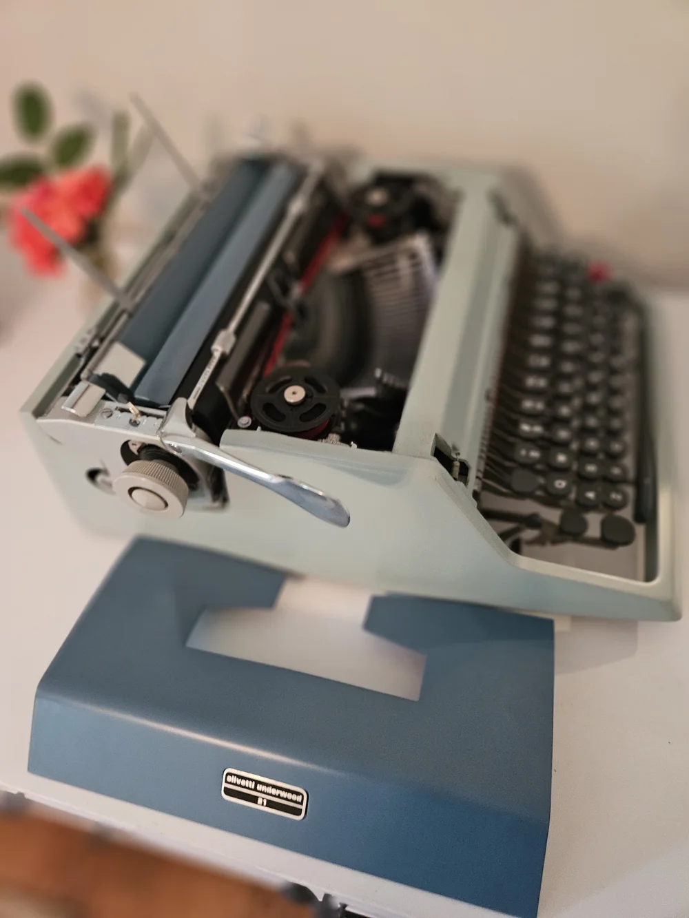 Underwood Olivetti Studio 21 Vintage Typewriter with Case