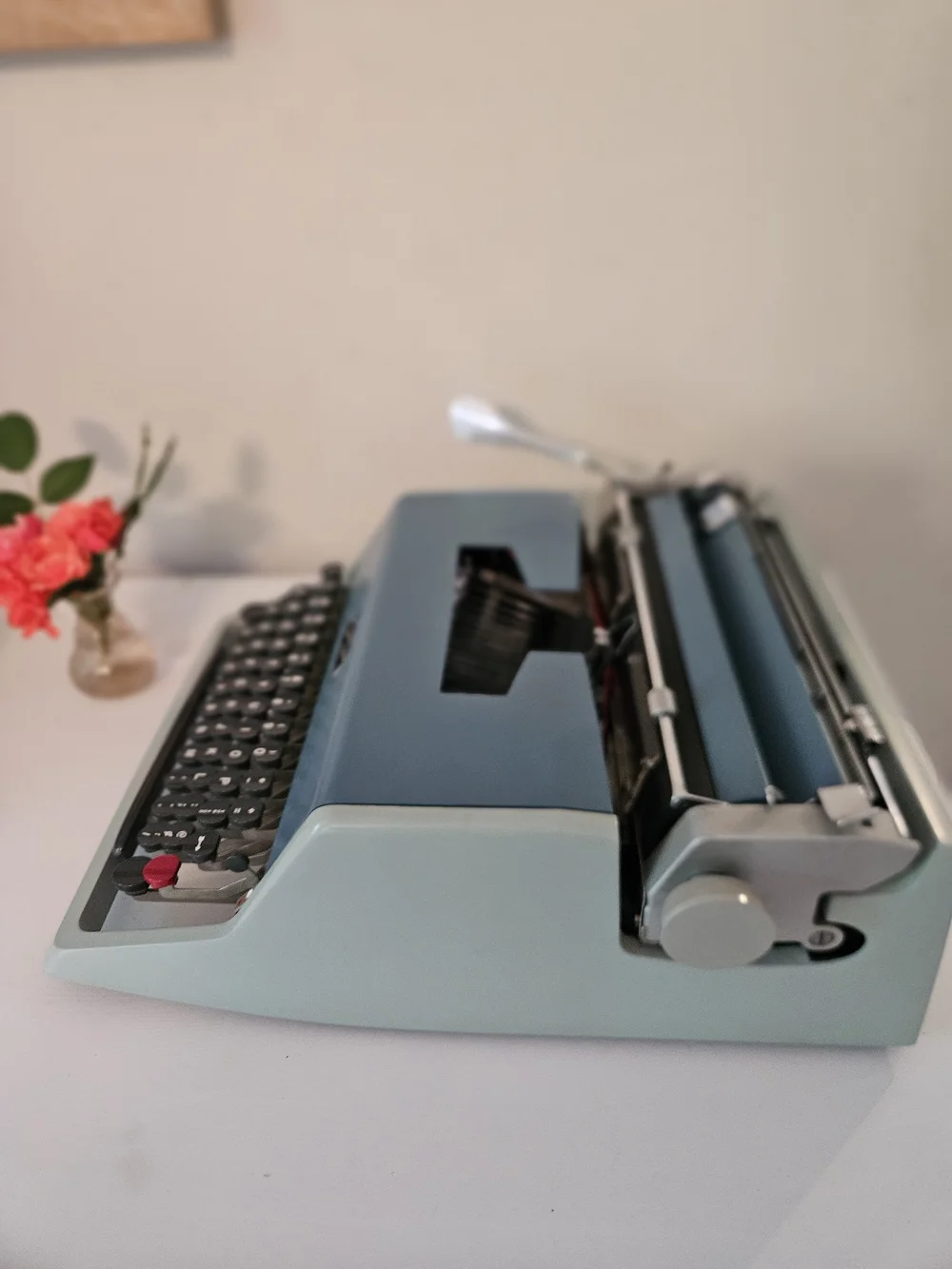 Underwood Olivetti Studio 21 Vintage Typewriter with Case