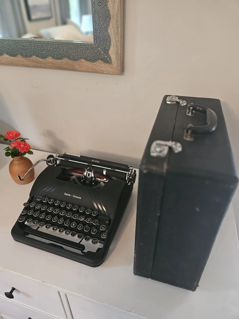 Circa 1940 Smith Corona Silent / Sterling Typewriter with case (4s