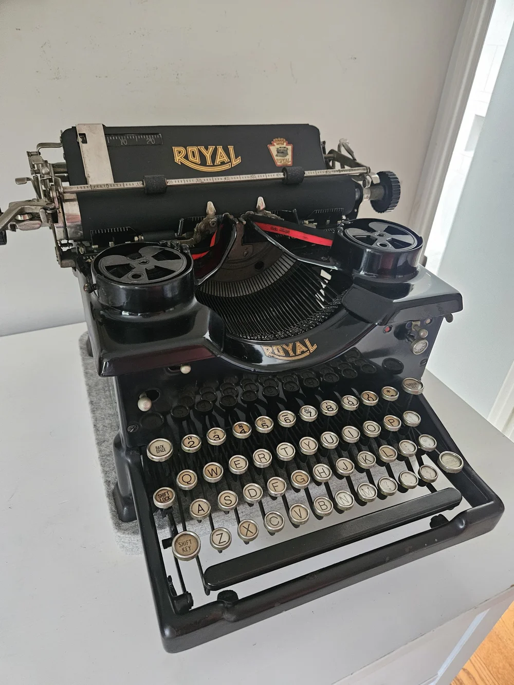 Circa 1021 Royal Desktop No. 10 Typewriter — Classic Typewriter Co.