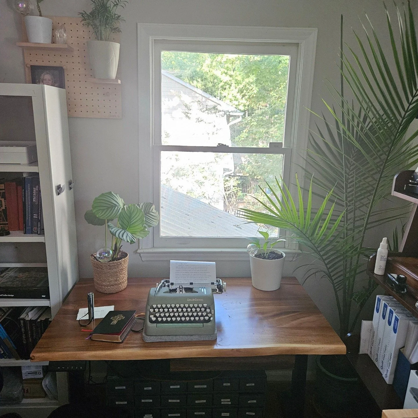 When the inspiration strikes, be ready.

About to settle down 'to the grindstone.' 

I feel fortunate that it is also my happiest place. 

#classictypewriter #screenlesswriter