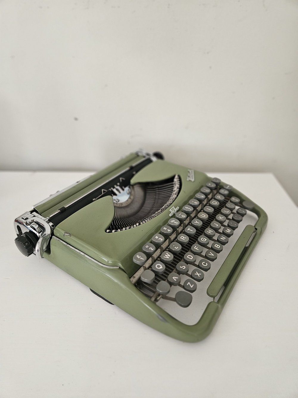 Circa 1959 Green Groma Kolibri Typewriter with Case and Gray Keys