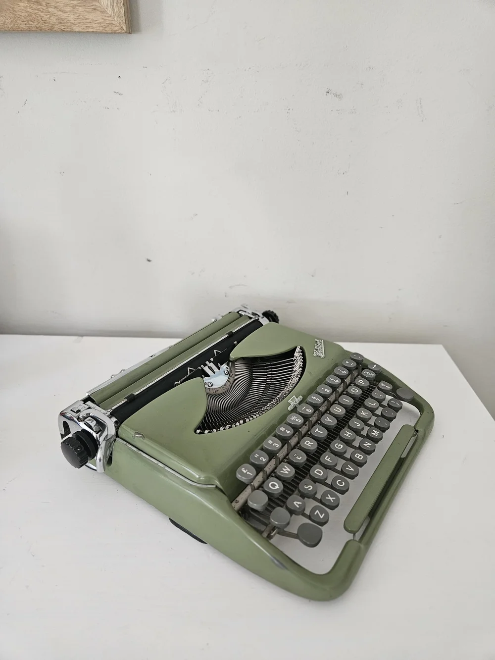 Circa 1959 Green Groma Kolibri Typewriter with Case and Gray Keys