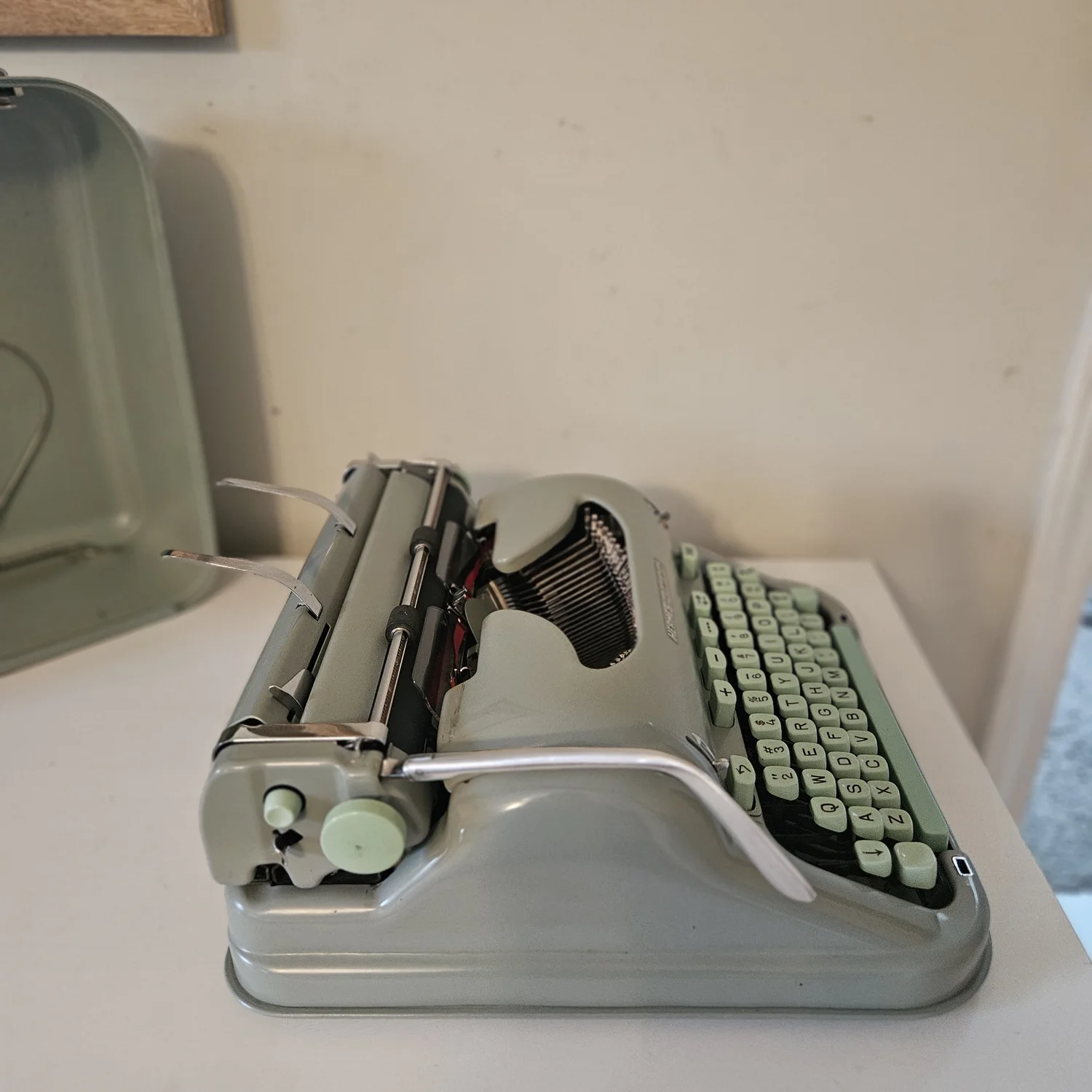 Hermes 3000 vintage typewriter with case and manual, serviced