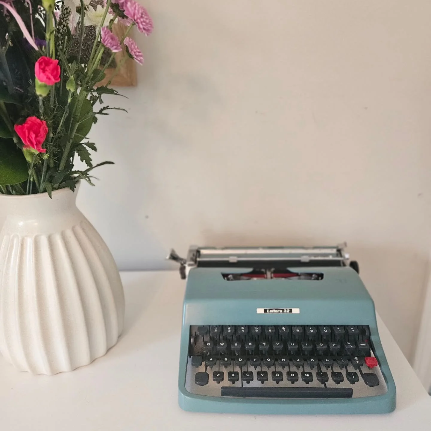 Glorious machine. The Lettera 32. The key action flutters like a butterfly. I'd say it's the latest action manual that I've tested. Also, it has adjustment points for almost every misalignment.  Send people love me the aesthetic; for others, it's a l