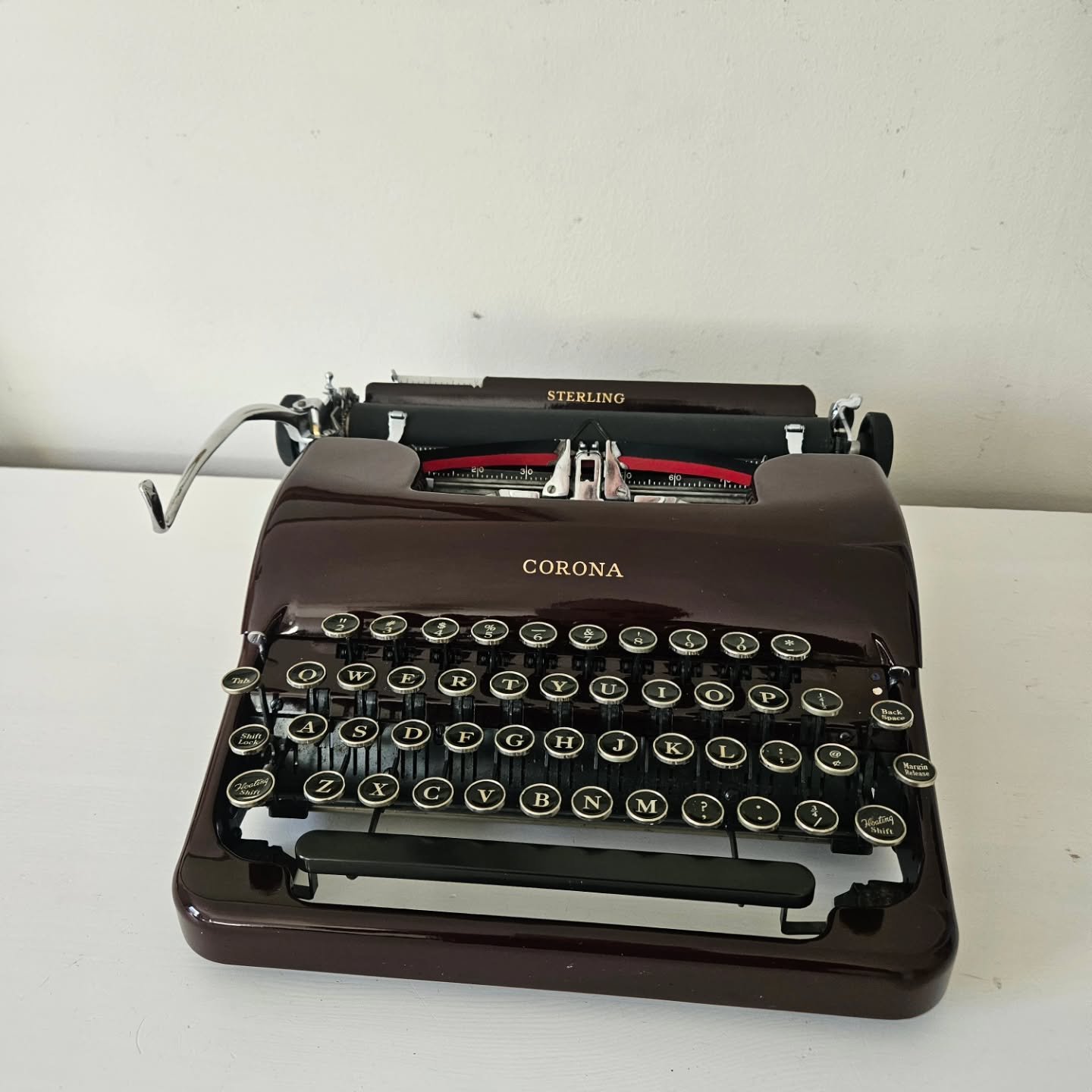 They don't come much nicer than this beauty.

A corona Sterling circa 1937. 

What will you create? 

#classictypewriter