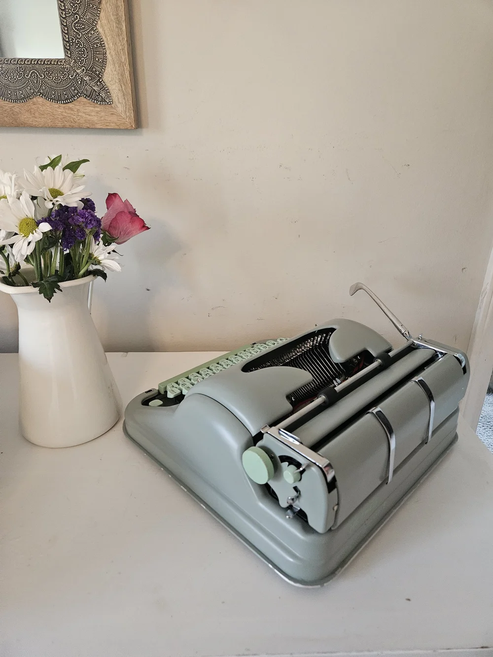 Hermes 3000 vintage typewriter with case and manual, serviced