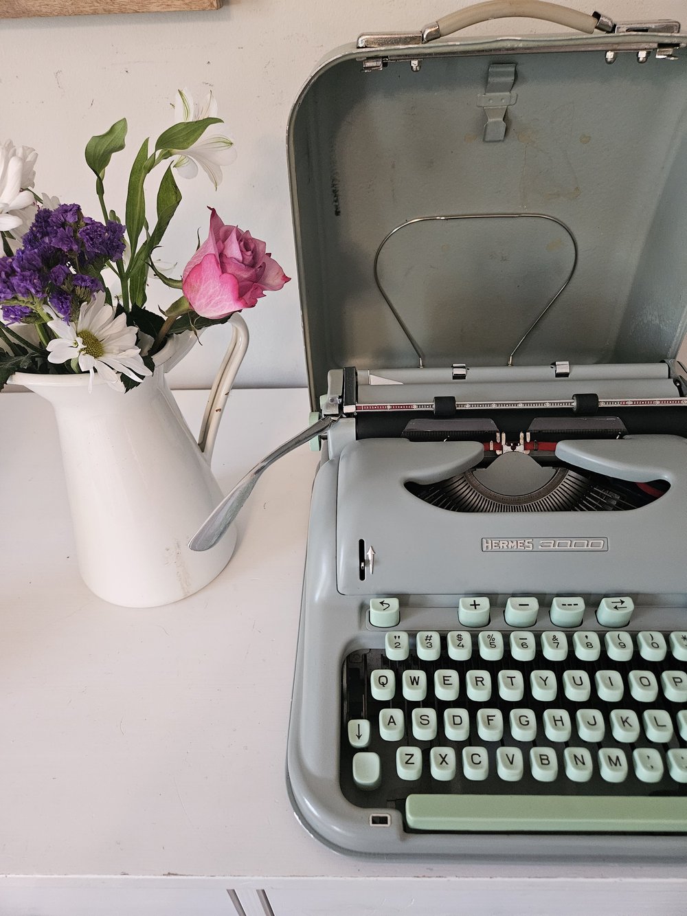 Hermes 3000 vintage typewriter with case and manual, serviced