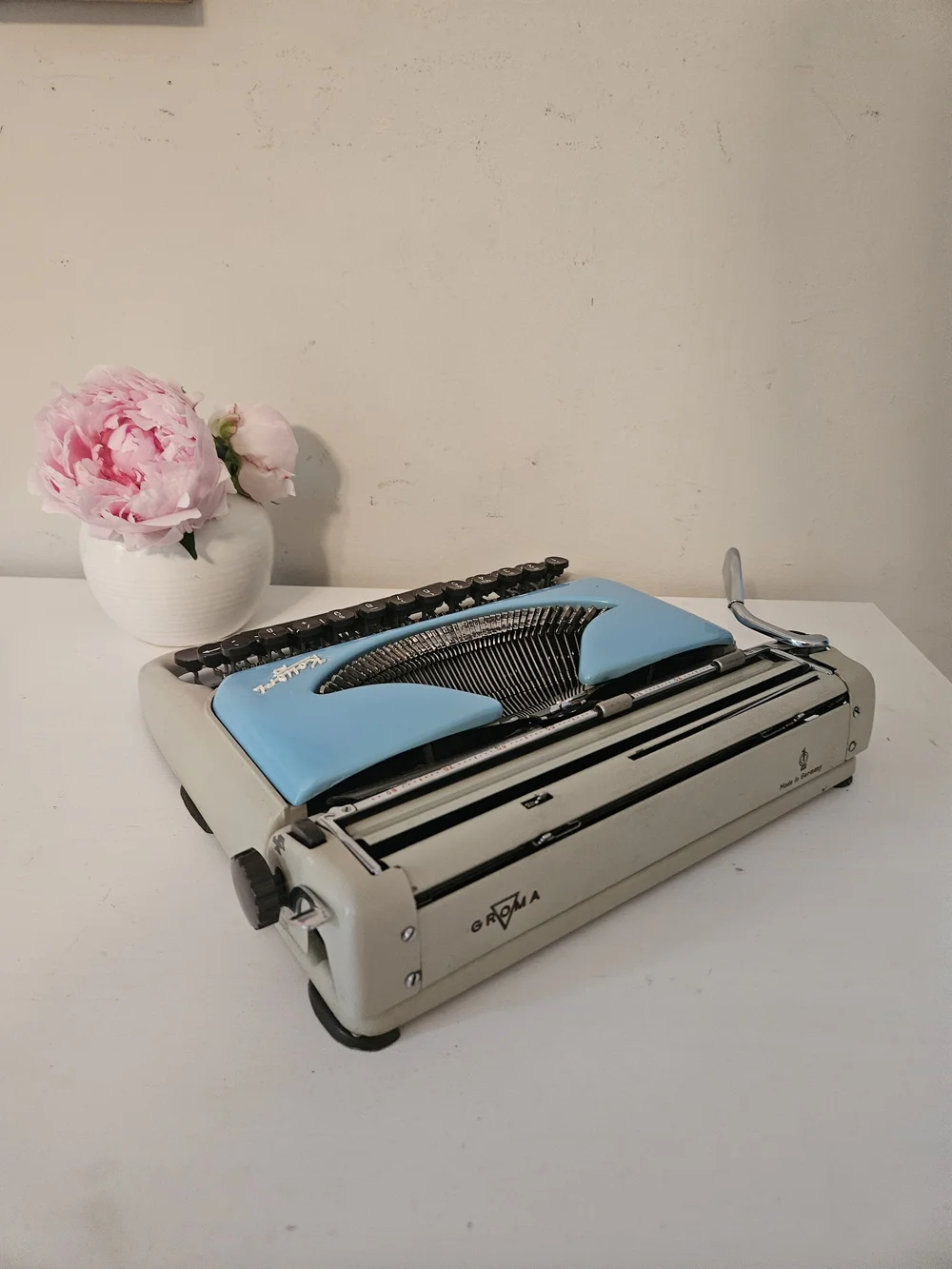 Groma Kolibri N — Two-Tone Sky Blue & Cream, circa 1960 — Classic