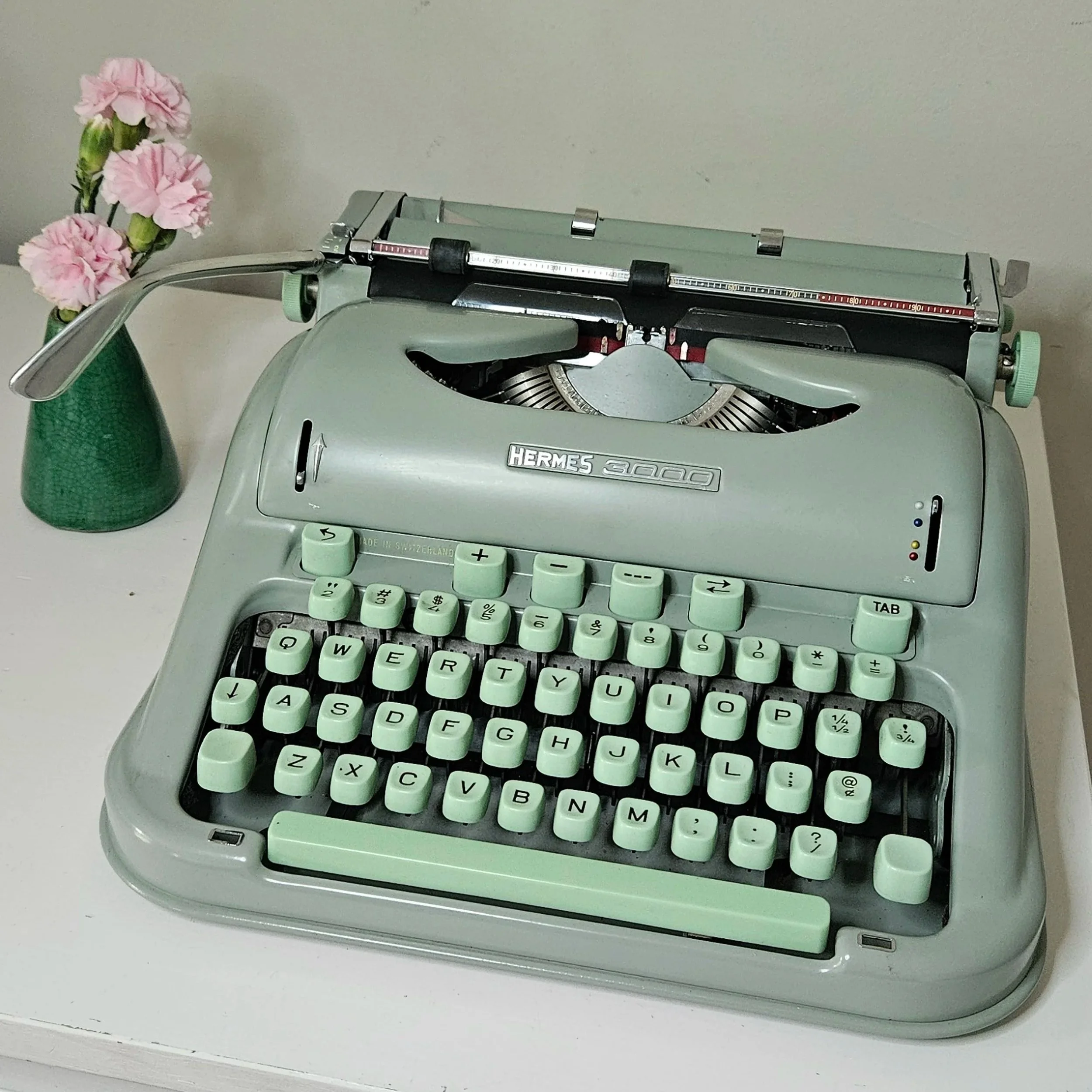 Incomparable Hermes 3000 Vintage Manual Typewriter with Case