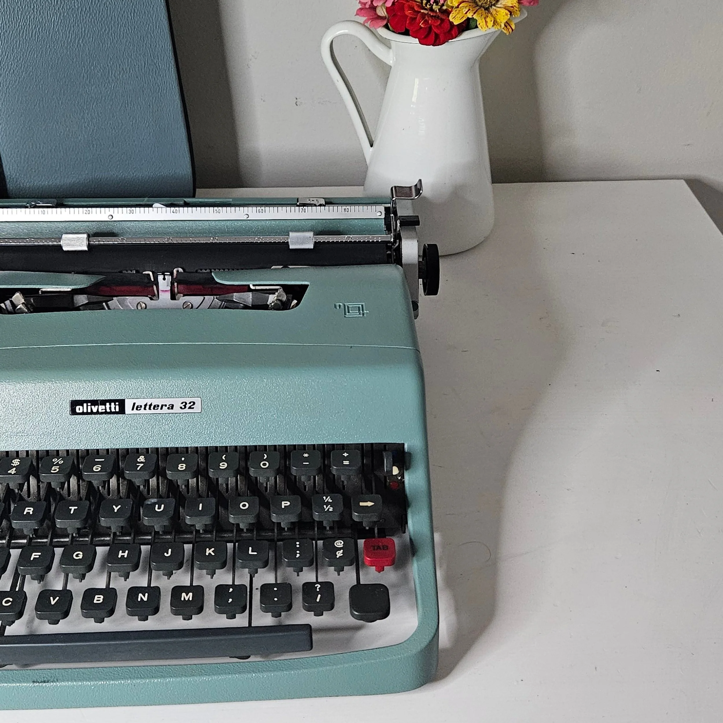 Lettera 32: Restored Olivetti Lettera 32 portable typewriter in pale blue-green, 1963 Italian design.