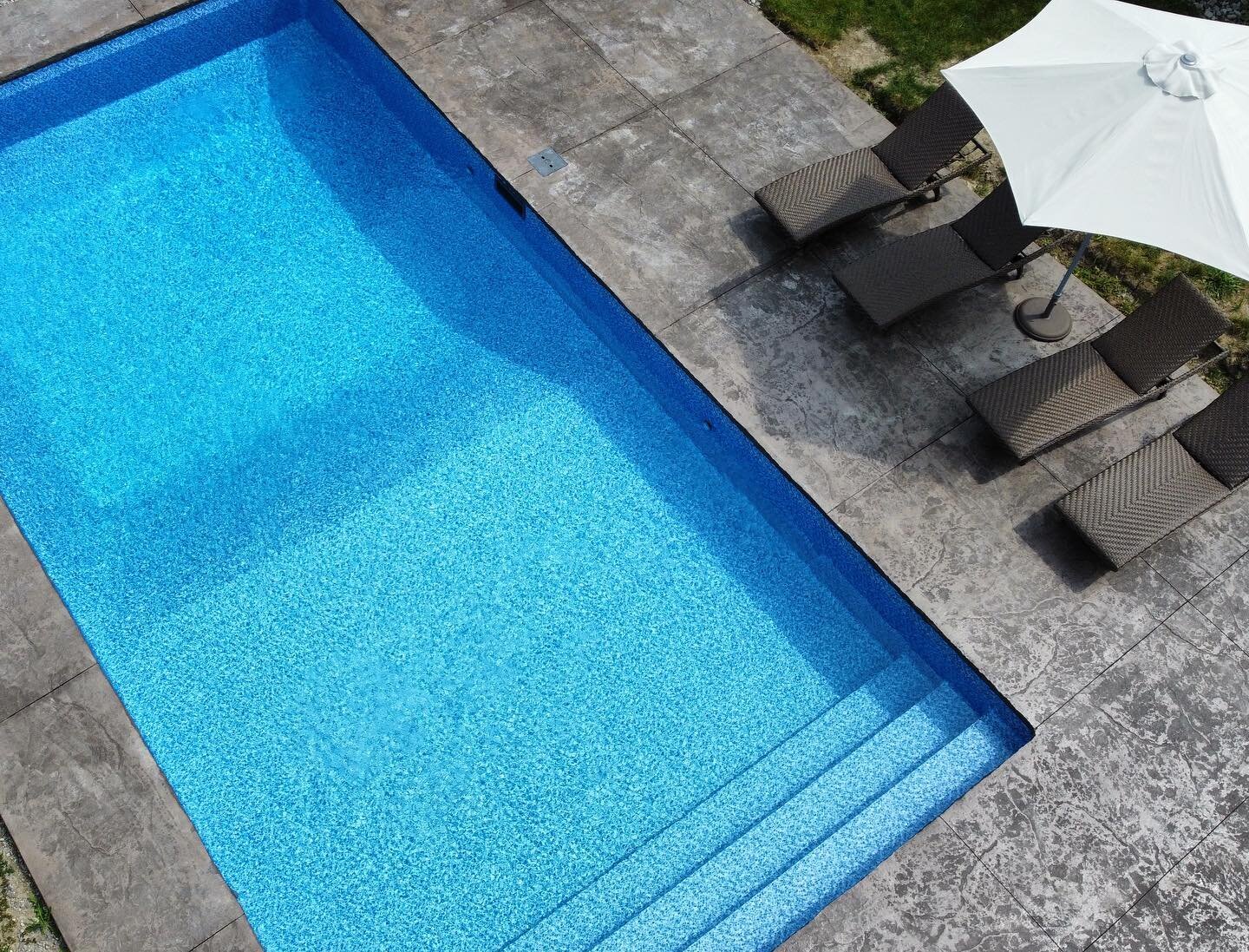 A good way to beat the summer heat😎. Would you agree? 

 in collaboration with Exterior Pool Design. 

#summervibes #pooldesign #concretedesign #concreteconstruction #hamont #burlington #brantford