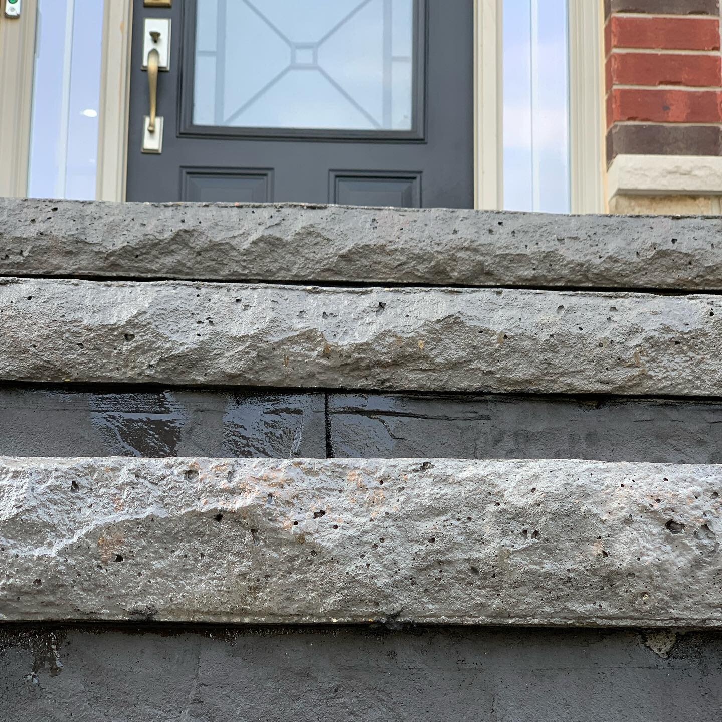 Bullnose Steps&hellip;Elegant and welcoming. 

#concretedesign #concretesteps #concreteconstruction #homerenovation #homeimprovement #hamont #brantford #homeiswheretheheartis #burlington #niagara