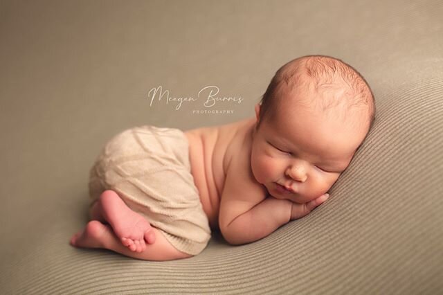 Dear Santa,⠀⠀⠀⠀⠀⠀⠀⠀⠀
⠀⠀⠀⠀⠀⠀⠀⠀⠀
Can you make 100 more just like this one? #indianapolisnewbornphotographer #indynewbornphotography #indyfamilyphotography #indianapolisfamilyphotographer #indyphotographer #indymomma #indymama #indymomsgroups #newbornph