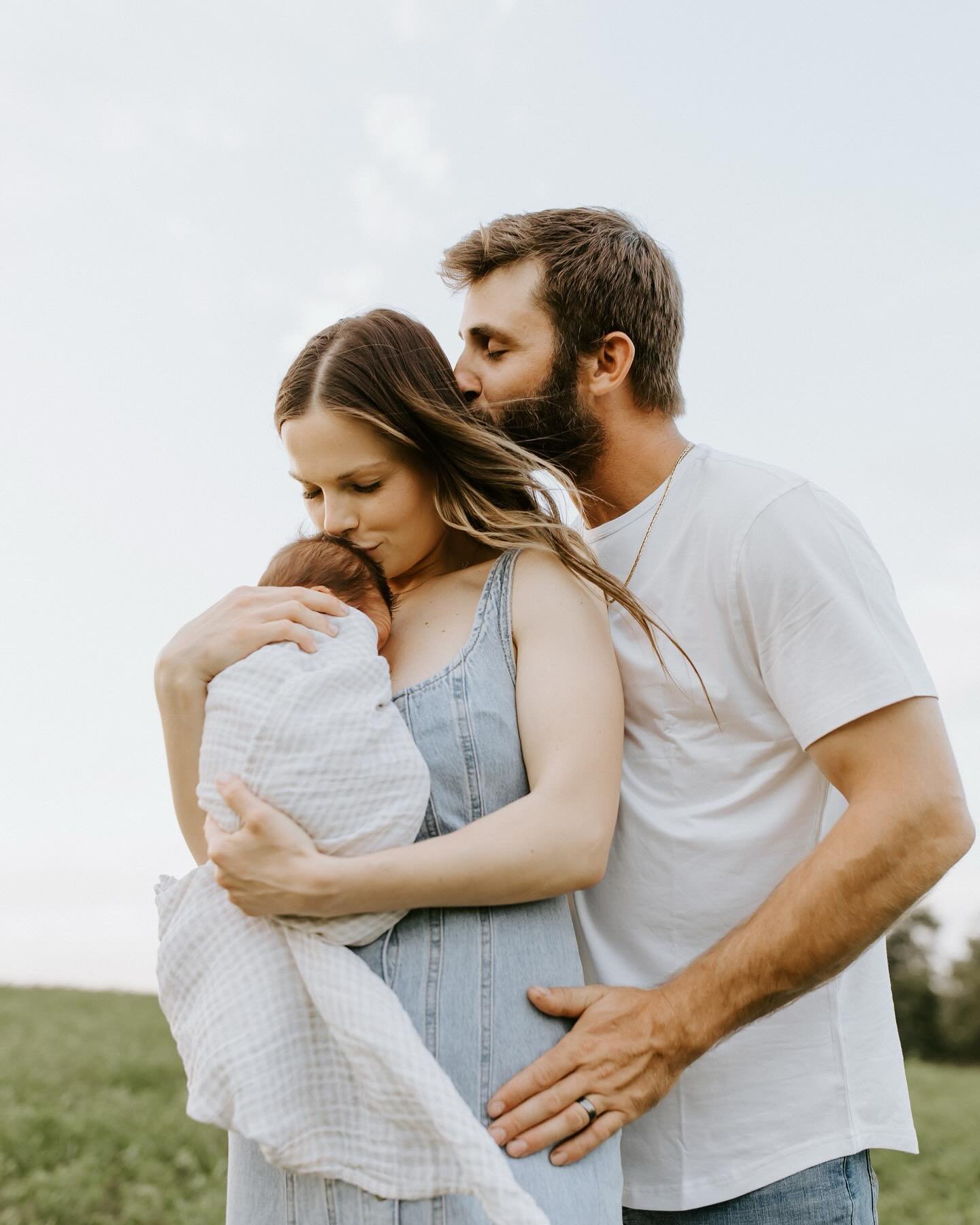 announcement &mdash;&gt; maternity &mdash;&gt; newborn 🤍

whenever I get the chance to do a combo indoor/outdoor newborn session I run with it! Two completely different vibes and just as much love in each ☺️ hard to believe this was last summer @jus