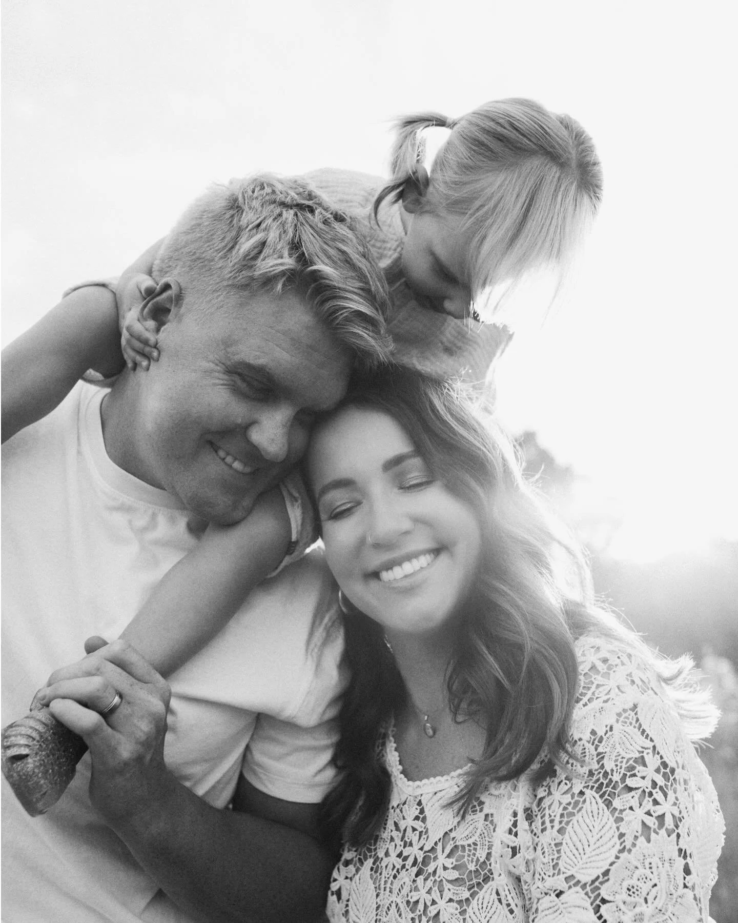 sweet summertime family sessions are coming to and end as the temps drop and the leaves begin to change. my fall is booked solid and I&rsquo;ve got a couple early November dates left before I close my books for the year. (That feels crazy to say!) I 