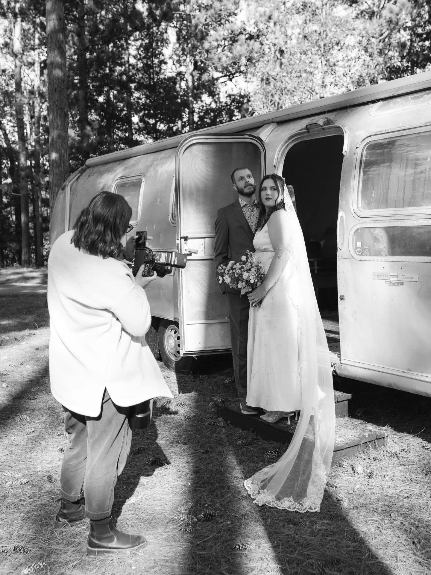 wrapping up my last gallery of the year (this stunning wedding at @elsewherewaupaca!) and feeling soooo grateful, thankful, and super proud of the work I created this year. My clients (so many return clients🥹🫶🏻) were above and beyond and it&rsquo;