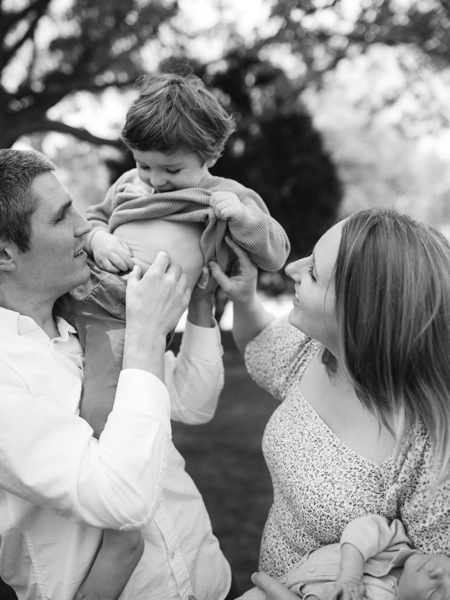 in home sessions, especially with littles are some of my favorites. The comfort of your own home, no agenda, all the snacks and just enjoying our time together to create some sweet memories. nothing better 🤍