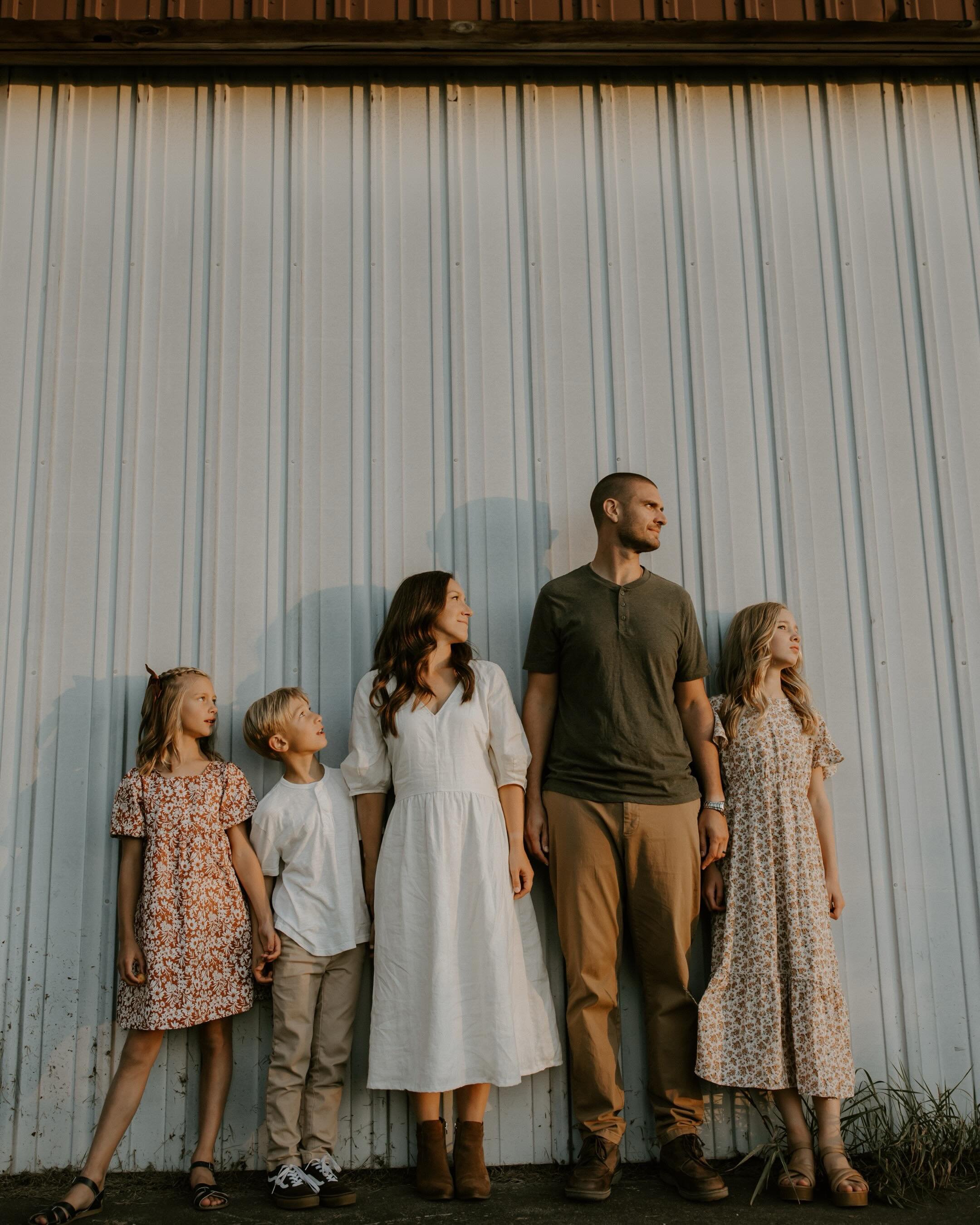 some dang good people right here 🤍 adore this fam + their session from last September! I&rsquo;ve said it before and I&rsquo;ll say it again, sessions at home are simply the best!