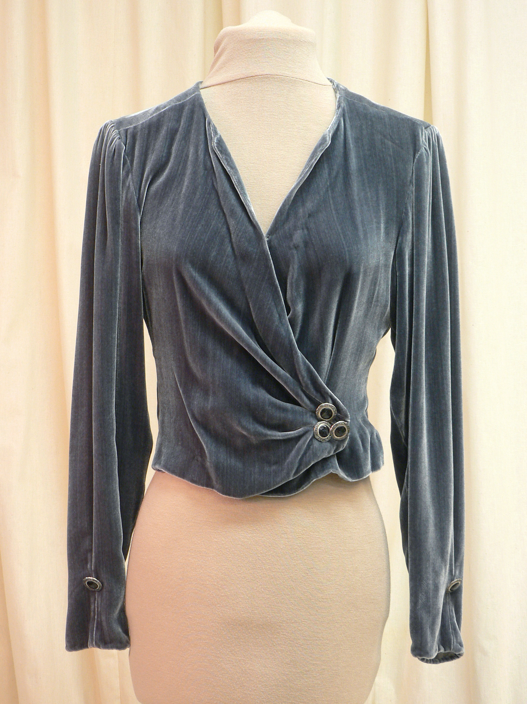 outerwear04_blouse_front.jpg