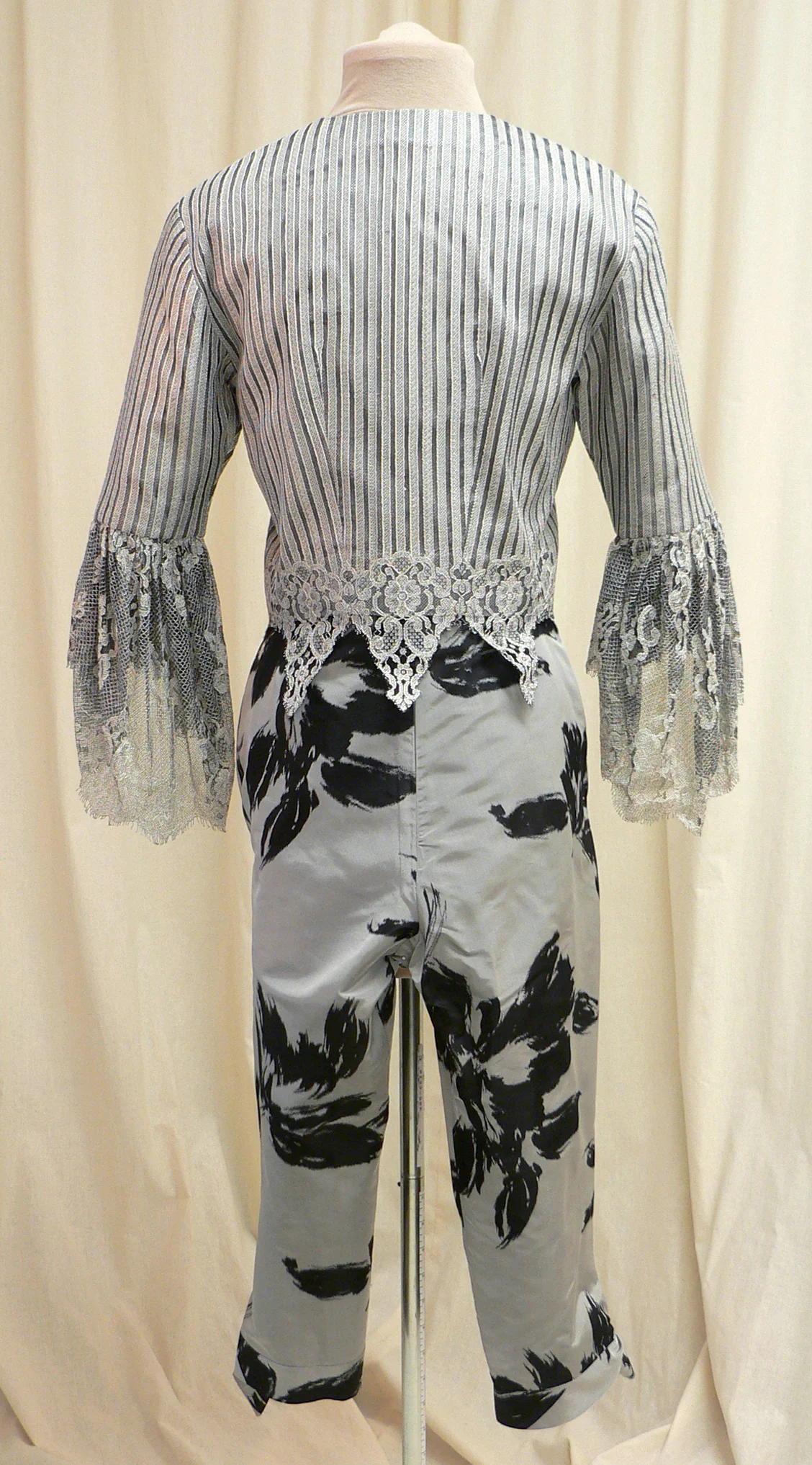ensemble02_back.jpg