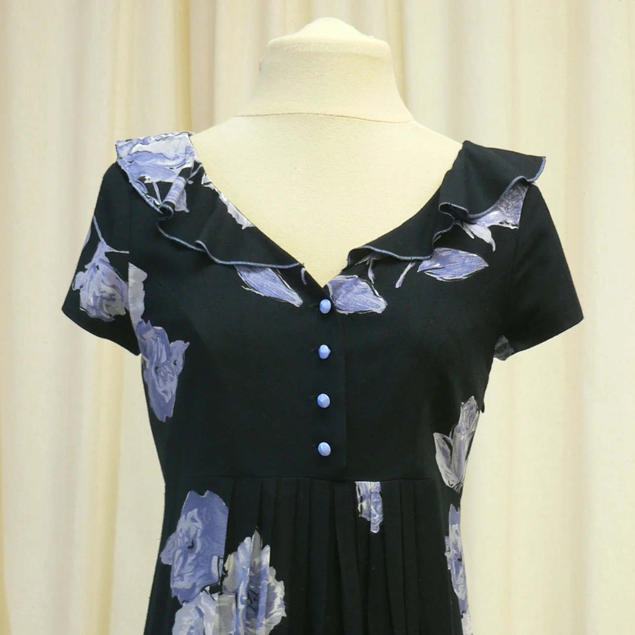 casual026_front_detail.jpg