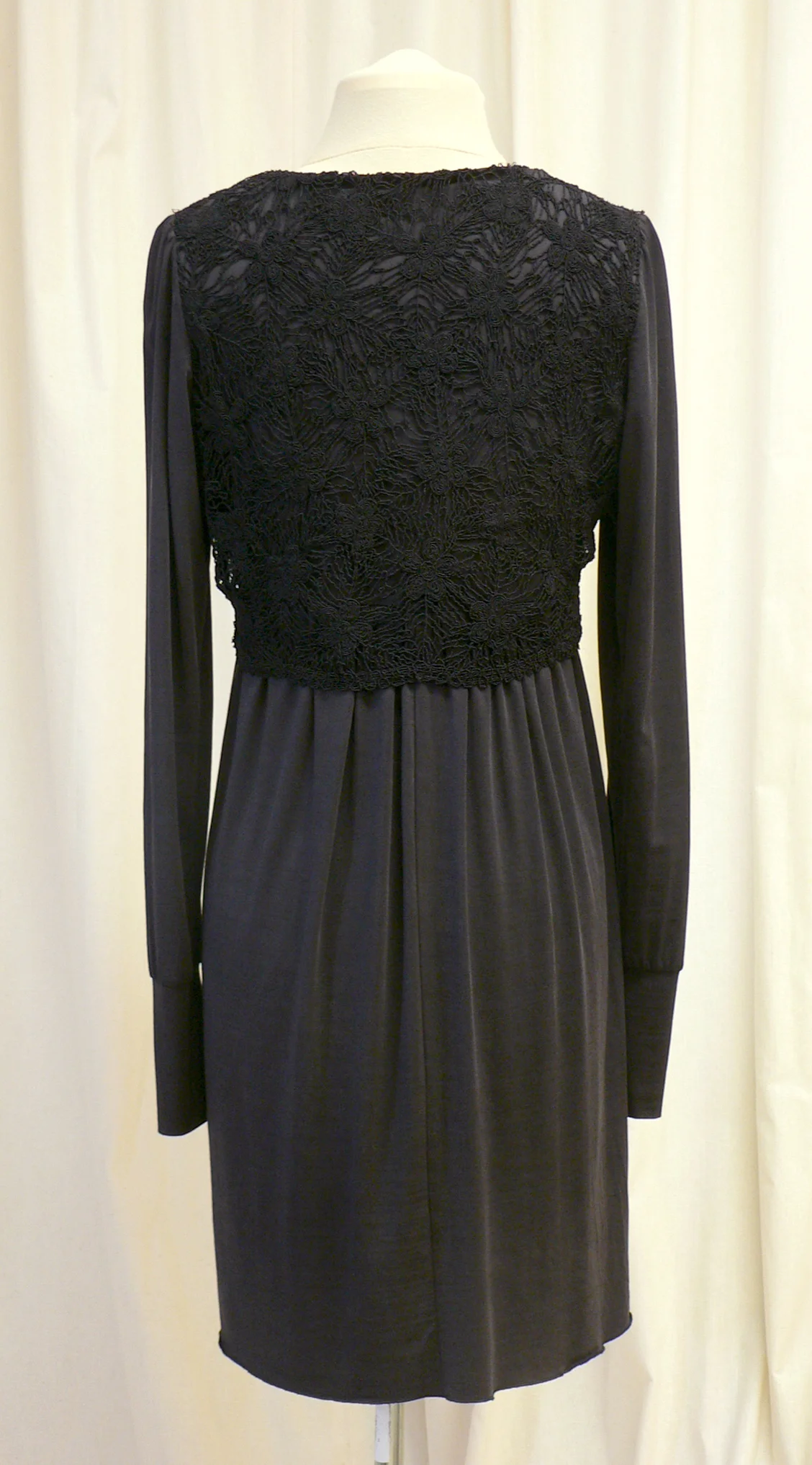 dressy004_back_cropped.jpg