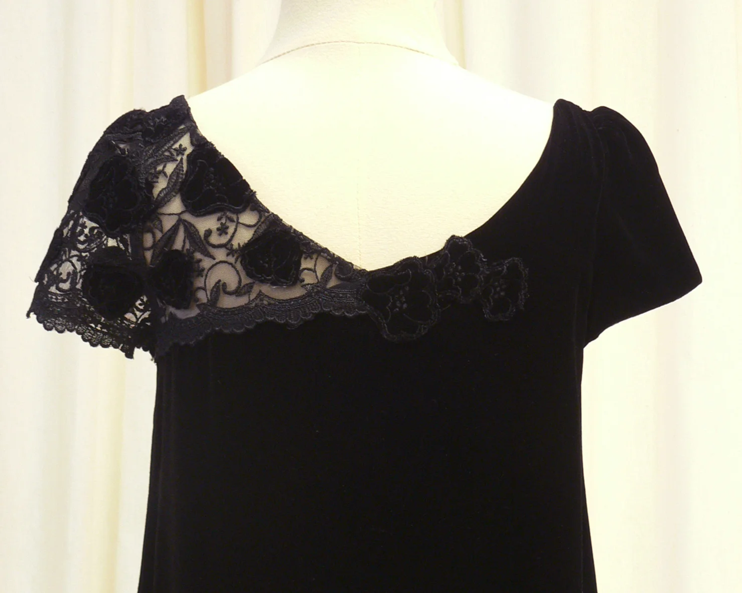 dressy011_back_detail_neck.jpg