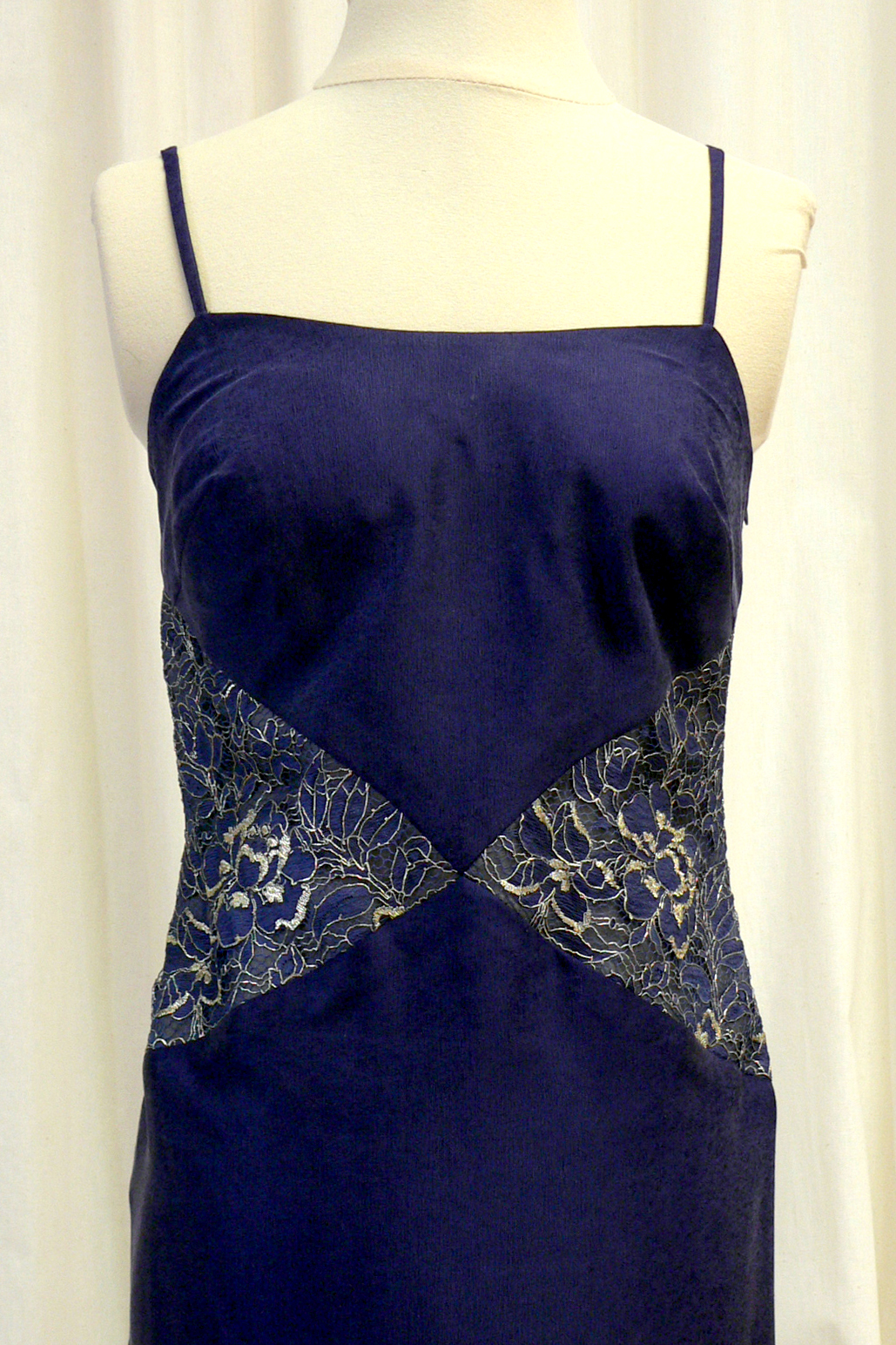 dressy018_front_detail.jpg