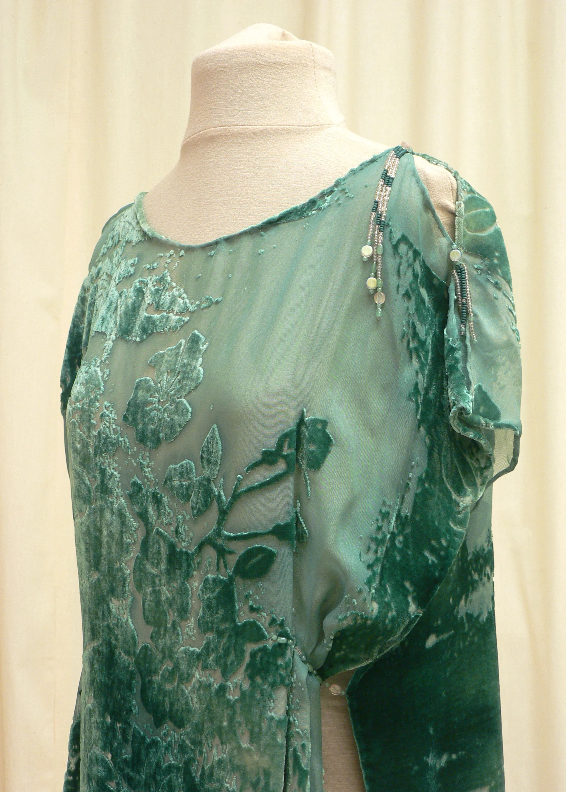 tunic06_detail_tq.jpg
