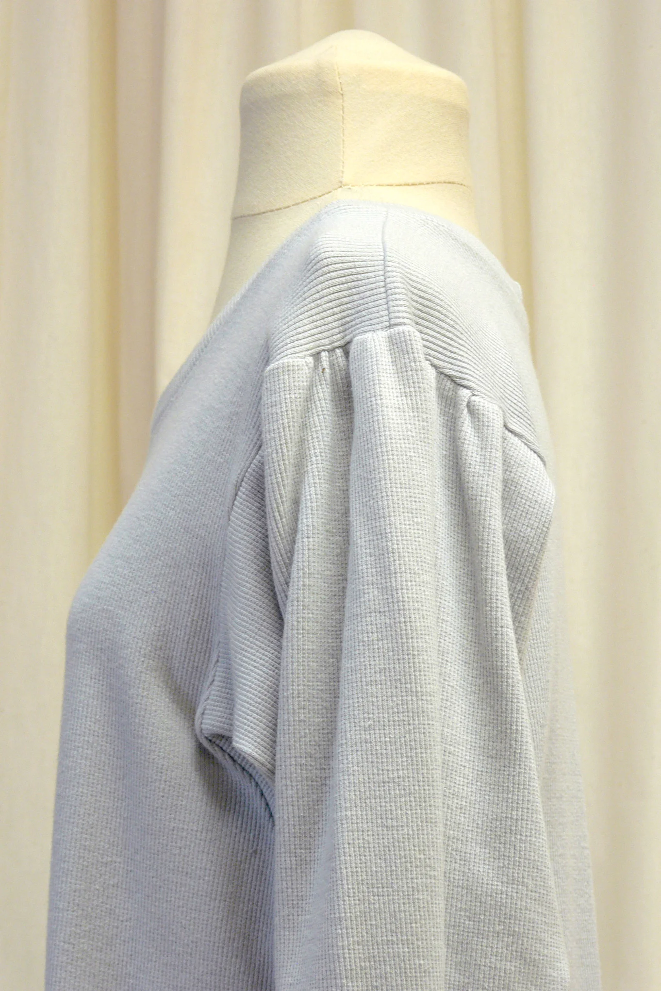 casual018_side_detail.jpg