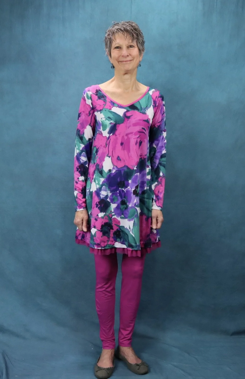 bold flower top w-fuchia leggins 1.JPG