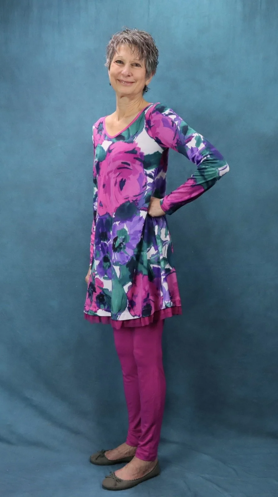 bold flower top w-fuchia leggins 4.JPG